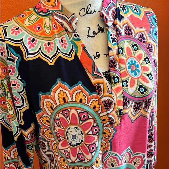 Graphic Relaxed Blouse with Mandarin Collar - Picture 3 of 6